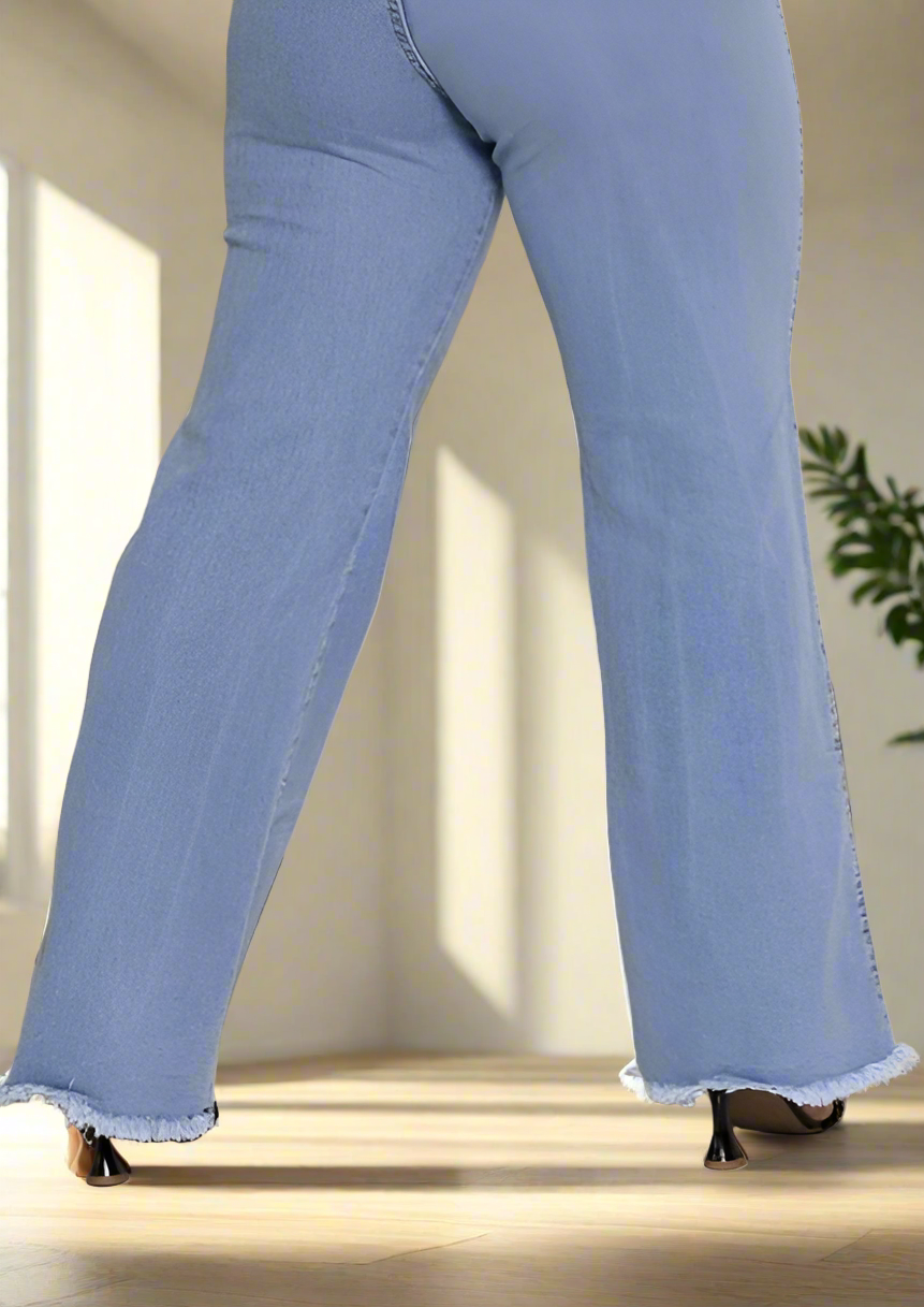 Classic High-Waisted Light Blue bottom damage jeans Luubeezer