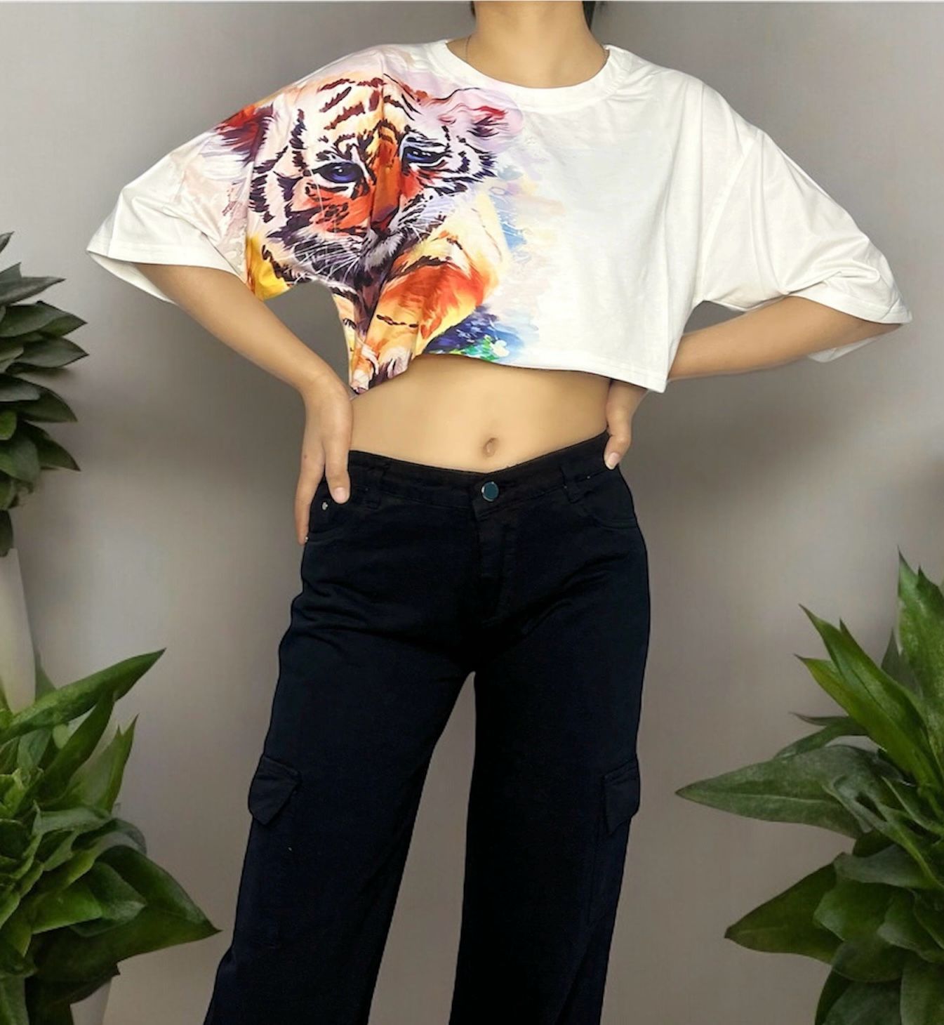 Tiger Splash Cropped Graphic Tee Luubeezer